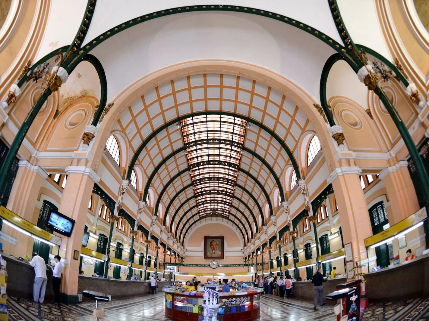 saigon-central-post-office-1_standard.webp