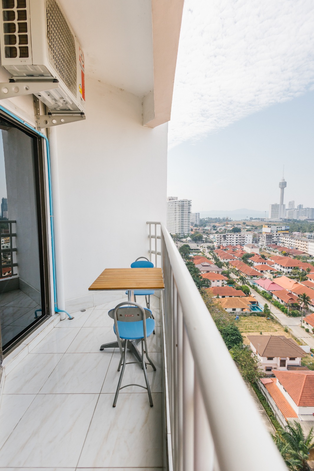 Zire A - 2 Bed, Floor 38 7