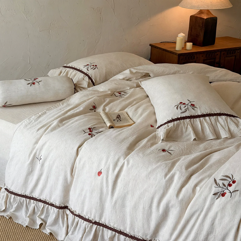 Cotton and linen bedding set with flower embroidery