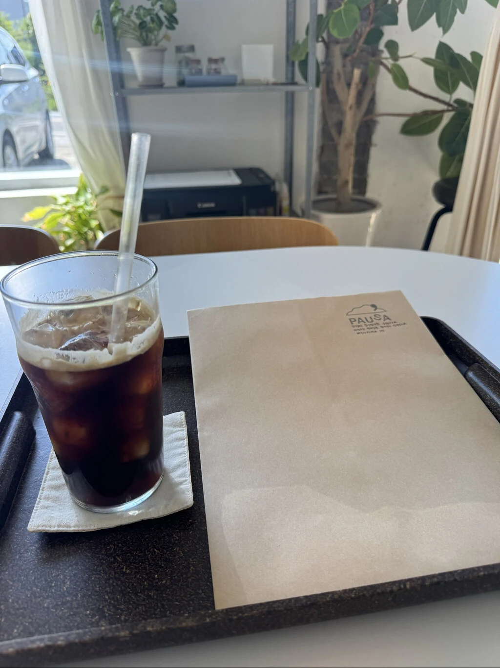 요가 후 카페에서 쉬는 티타임