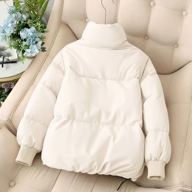 Short women's winter jacket with ribbed cuffs