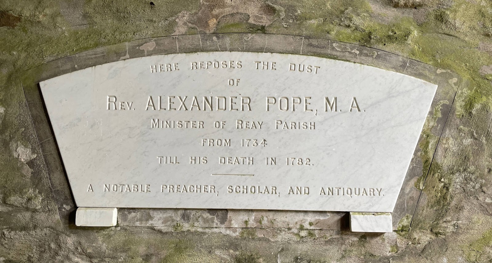 Abertarff_Reay_churchyard_memorial.jpg