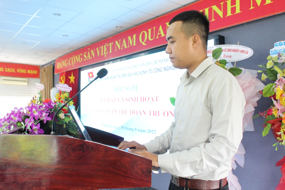 Báo cáo viên Trương Phú Quí tại Lễ ra mắt và sinh hoạt CLB Lý luận trẻ năm 2022