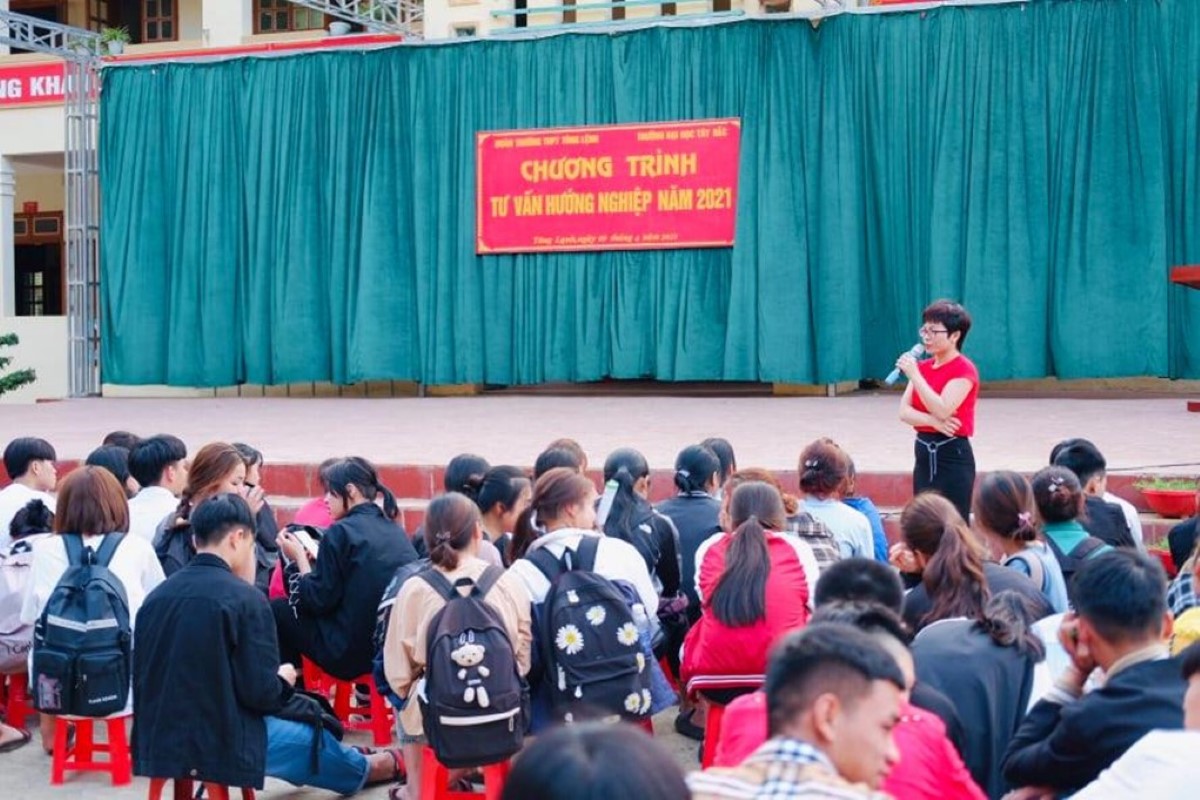 Công tác tư vấn hướng nghiệp, tư vấn tuyển sinh cho học sinh một số trường THPT trên địa bàn tỉnh Sơn La của Trường Đại học Tây Bắc