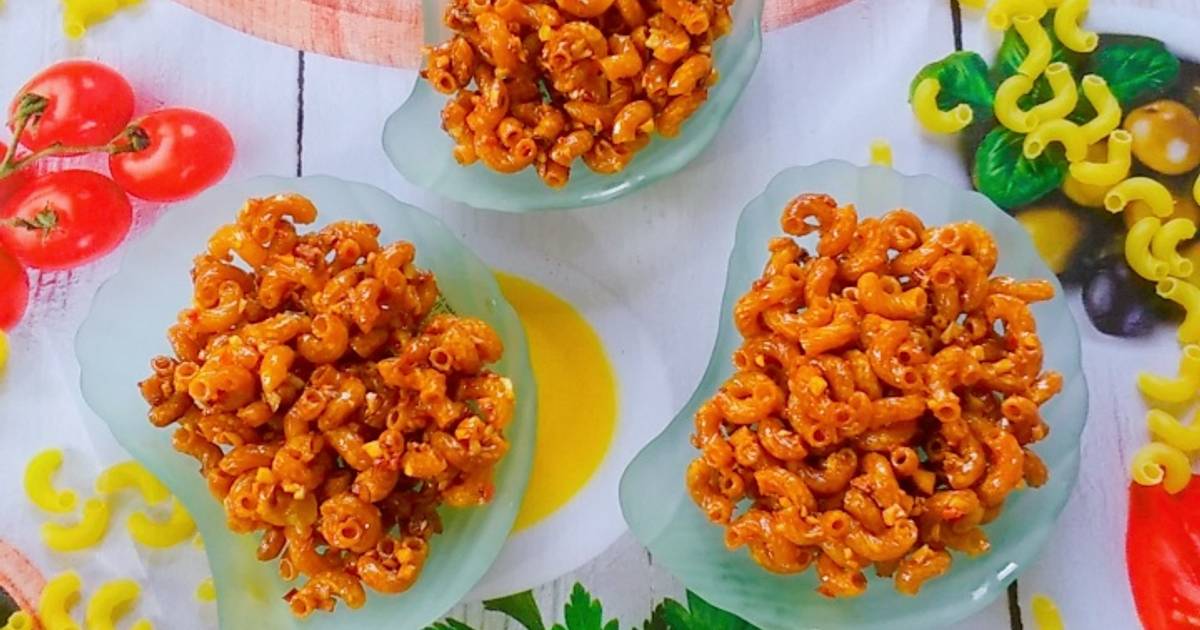 Nui chiên bơ tỏi cay
