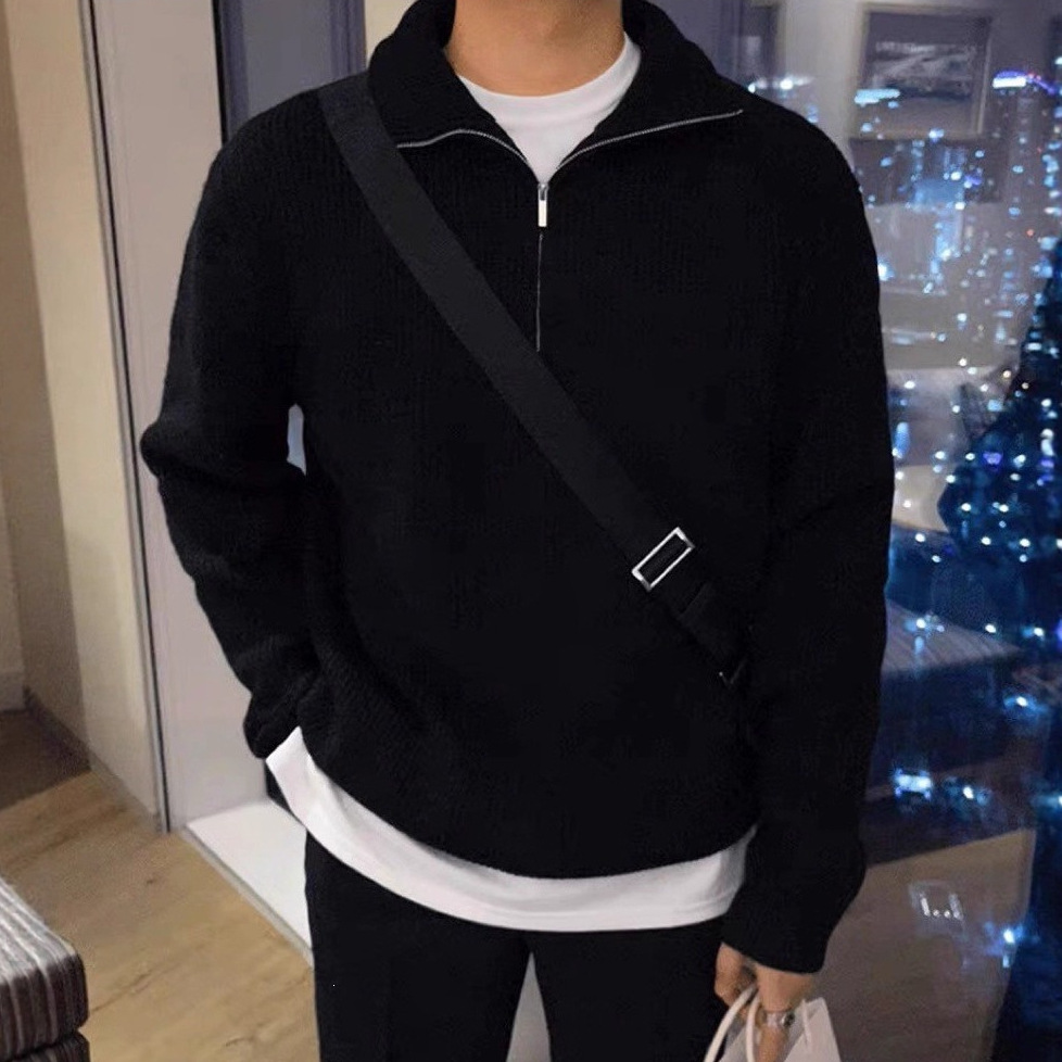Stylish knitted sweater with a zipper