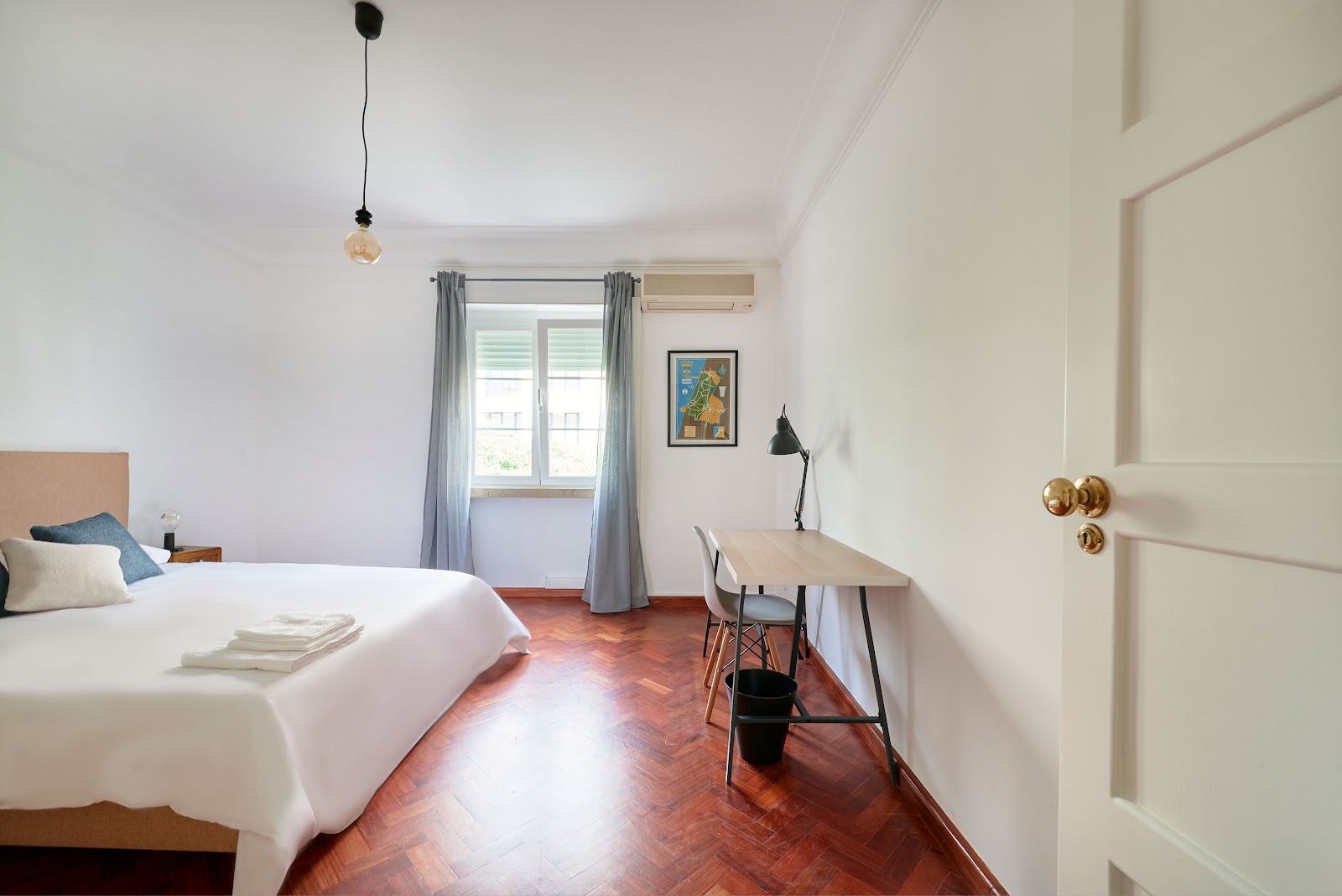 S3#R4 - Spacious bedroom in Saldanha