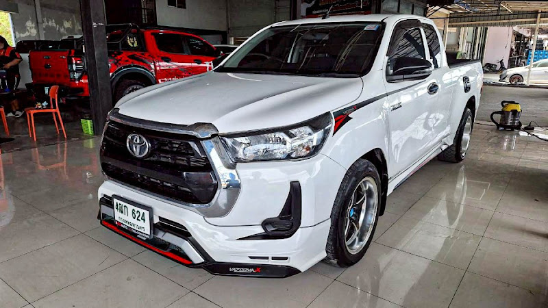 TOYOTA HILUX REVO