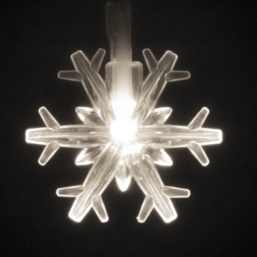 Decorative snowflake ornaments for string lights