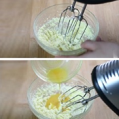 Bơ đun chảy rồi đánh tan với 60g đường và 1/4 muỗng cà phê muối. Đánh tán 2 trứng gà rồi cho vào hỗn hợp bơ, dùng máy đánh tan.