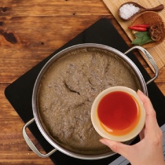 Sau đó, cho phần nước cua đã ủ, nêm cùng 2 muỗng canh mắm nêm, 1 muỗng canh nước mắm, 1/2 muỗng canh hạt nêm, 1 muỗng canh đường, 1 muỗng canh dầu điều và nấu trong 30 phút. Cuối cùng cho thêm trứng vịt đã luộc, bóc vỏ rồi cho vào nấu cùng nước cua