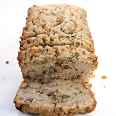 Bánh mì bí ngòi với vị bùi béo của hạt óc chó quyện cùng bí giòn sựt ngon ngon kèm cốt bánh xốp mềm rất hấp dẫn nhé. Bạn còn chờ gì mà không làm ngay cho cả nhà một ổ bánh tươi ngon này nào.