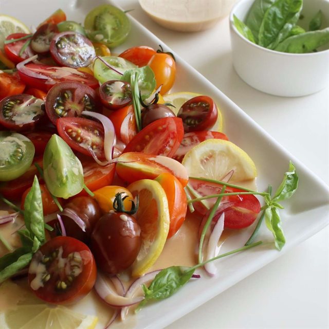 Salad Cà Chua Bi Trộn Sốt Bơ Đậu Phộng