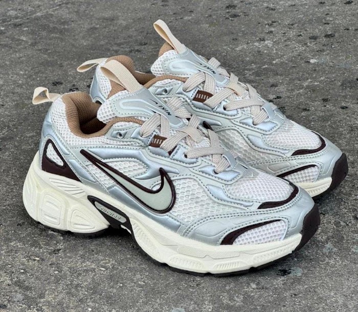 Nike V2K Run Plata Café