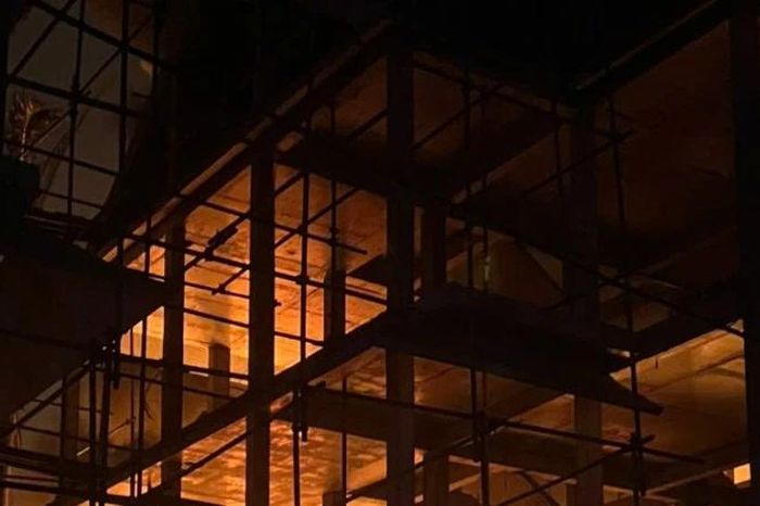 Hà Nội: Cháy lớn tại nhà dân nghi chứa hóa chất - Báo Nhân Dân