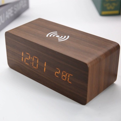 Holz-Digitalwecker mit kabelloser Ladefunktion für Smartphones