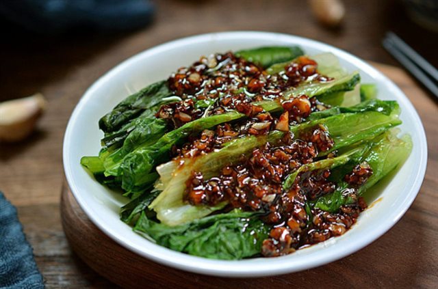 Rau Xà Lách Luộc Trộn Sốt Tỏi Ớt