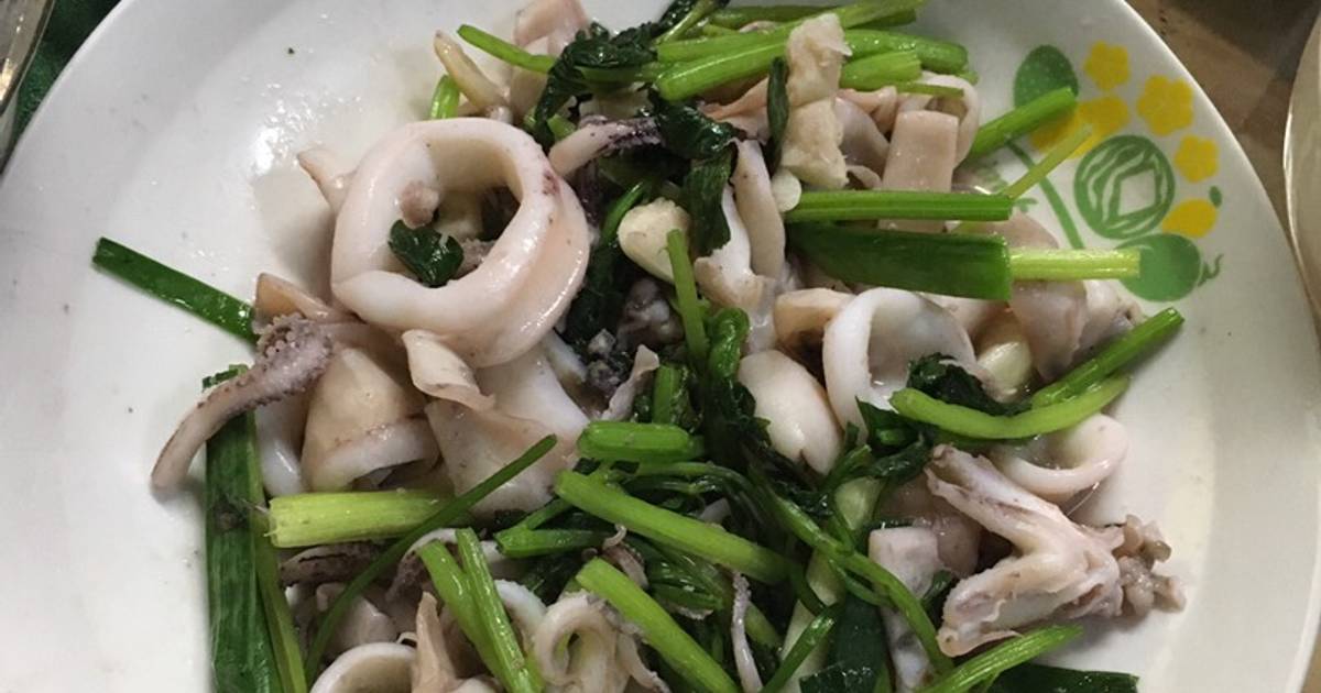 Mực xào cần hành tỏi tây