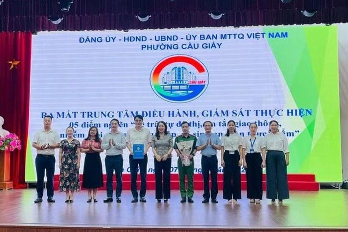 Phường Cầu Giấy ra mắt Trung tâm giám sát, xử lý '5 điểm nghẽn' - Đài Phát thanh và truyền hình Hà Nội