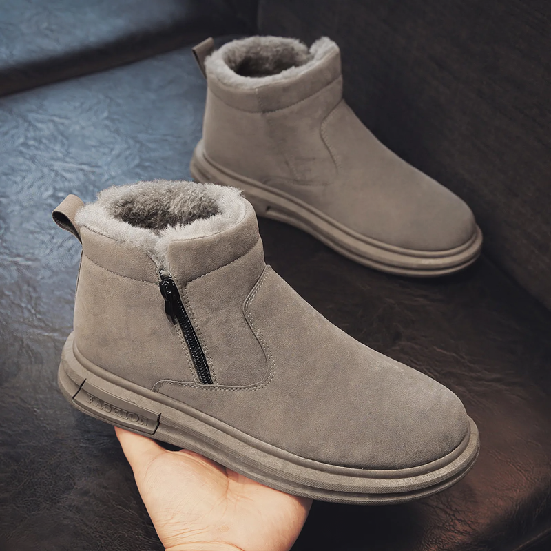Lined men's snow boots to slip on