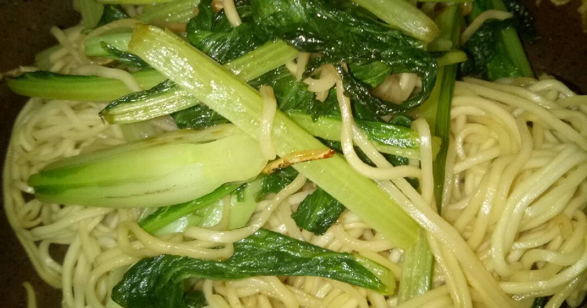 Mì xào rau cải