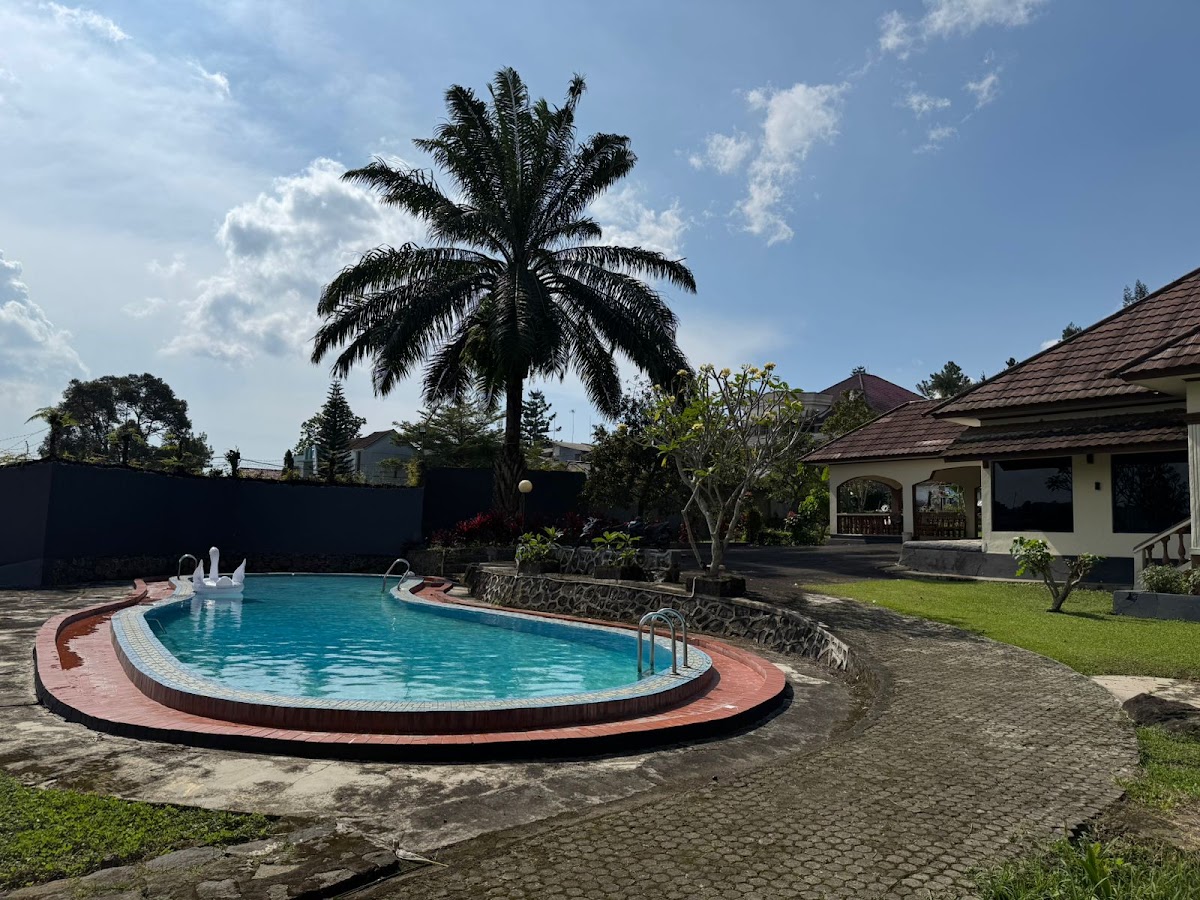 Villa Spica by Nebulavillas in Cisarua, Bogor — photo 10