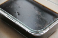 Bắc nồi thạch lên bếp, đun sôi, hớt bỏ bọt cho sạch rồi đổ thạch vào một cái tô hoặc khuôn. Để cho thạch nguội hẳn và đông lại. Thạch nguội thì dùng dao cắt thành những miếng nhỏ tùy thích.