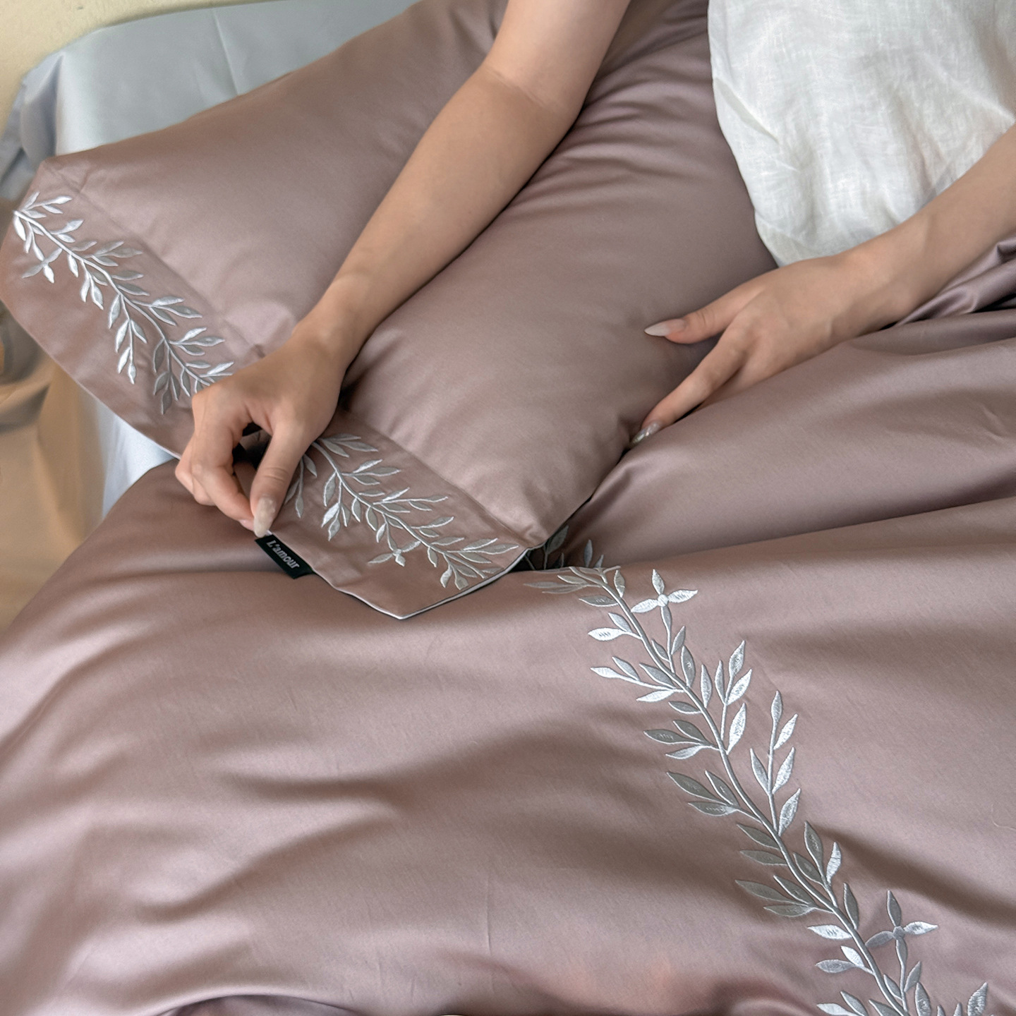 100s Long-Staple Cotton Bedding Set with Embroidery and Lace