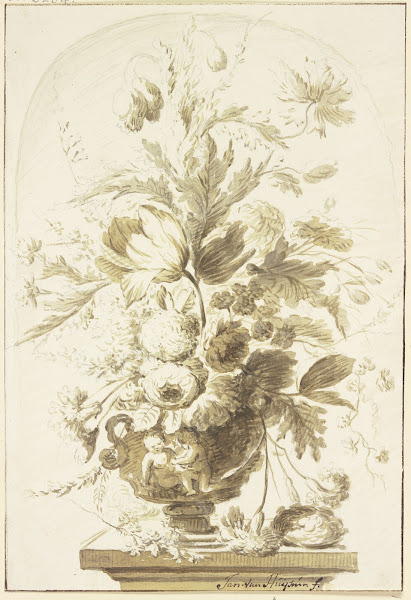 Bouquet in einer Vase in einer Nische stehend