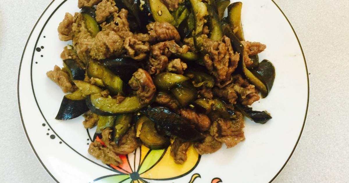 Bò Chĩn (bắp dưới chân bò) xào cà tím