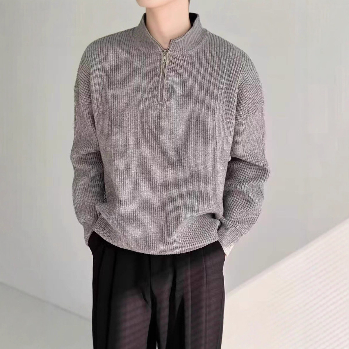 Herren-Strickpullover mit Stehkragen und Reißverschluss