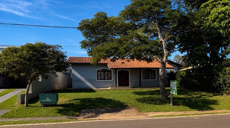 Casa de campo em frente ao clube Iate