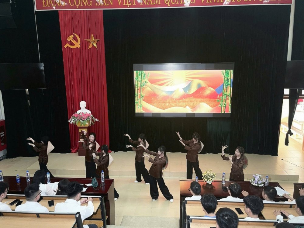 Bộ môn Vật lý tổ chức Chương trình “Chào tân sinh viên K67 ngành Đại học Sư phạm Vật lý”