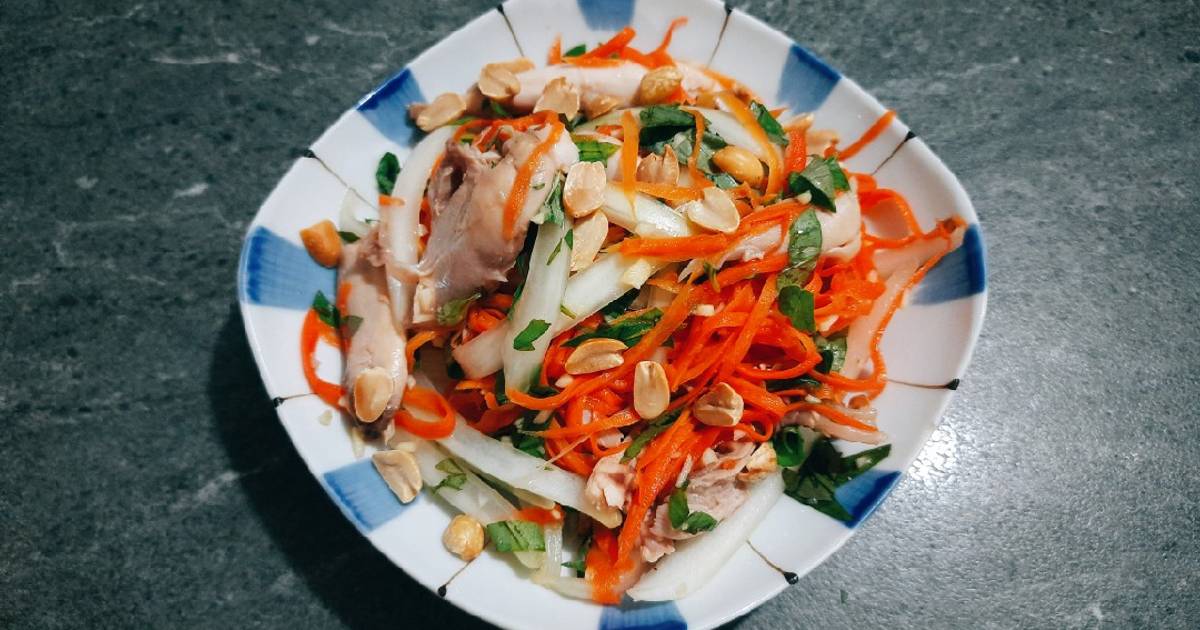Nộm thịt gà hành tây