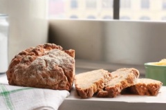Bánh mì Ailen không lên men rất lạ miệng. Không cần tốn nhiều thời gian chờ bánh mì lên men nở nên chế biến rất nhanh gọn và đơn giản. Do đó, những bạn lần đầu tiên làm bánh có thể lựa chọn cách làm bánh mì Ailen không lên men này triển thử để đảm bảo được thành công ngay nhé.