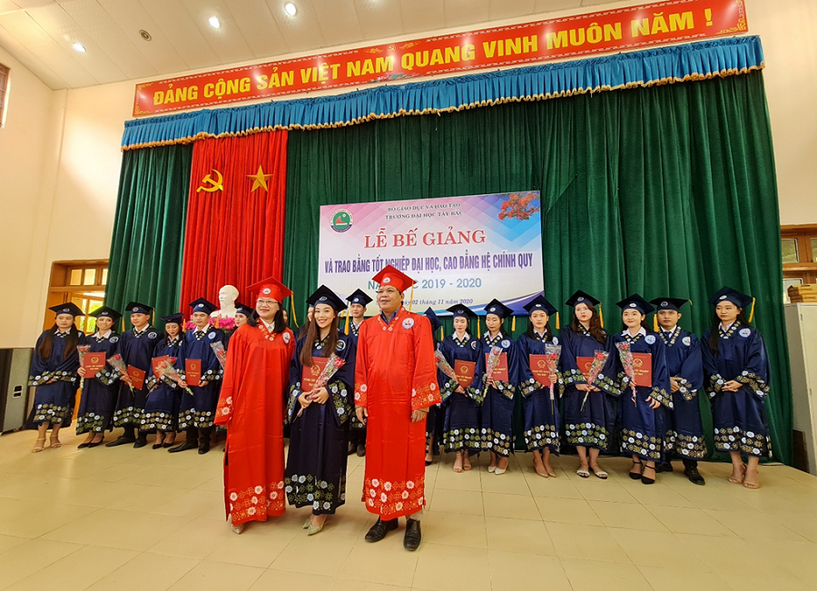Lễ Bế giảng và trao bằng tốt nghiệp đại học, cao đẳng hệ chính quy năm học 2019 - 2020 (Đợt 2)