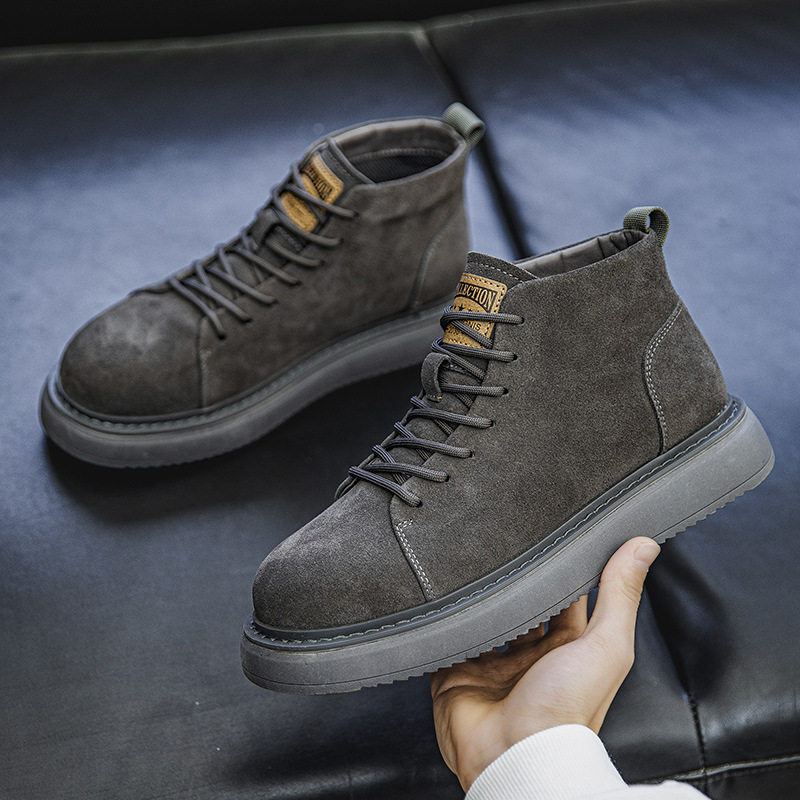 Men's vintage-style boots with platform sole