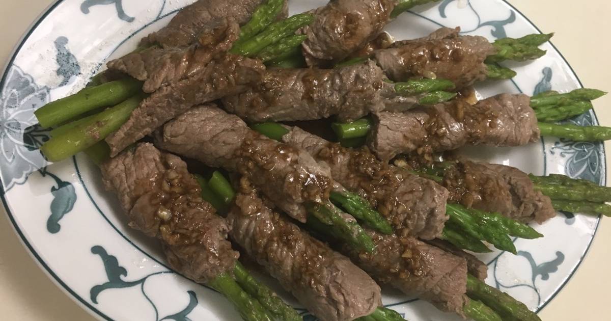 Bò cuộn măng tây áp chảo