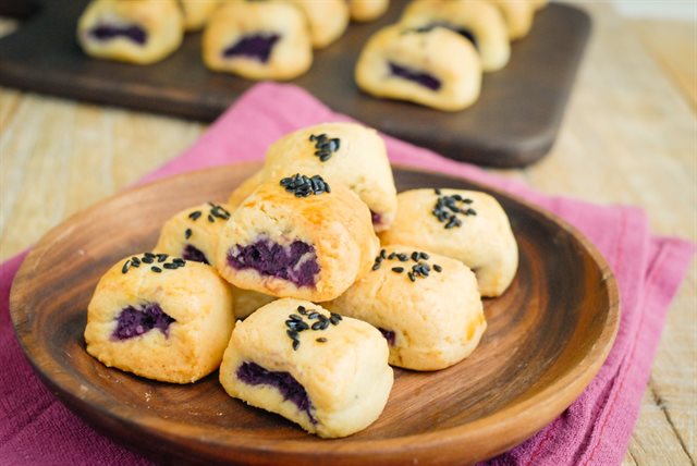 Bánh Nhân Khoai Tím Nướng