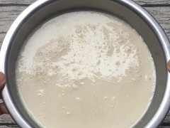 Tàu hủ sau khi đông đặc, nước đường thốt nốt + gừng lát, nước cốt dừa