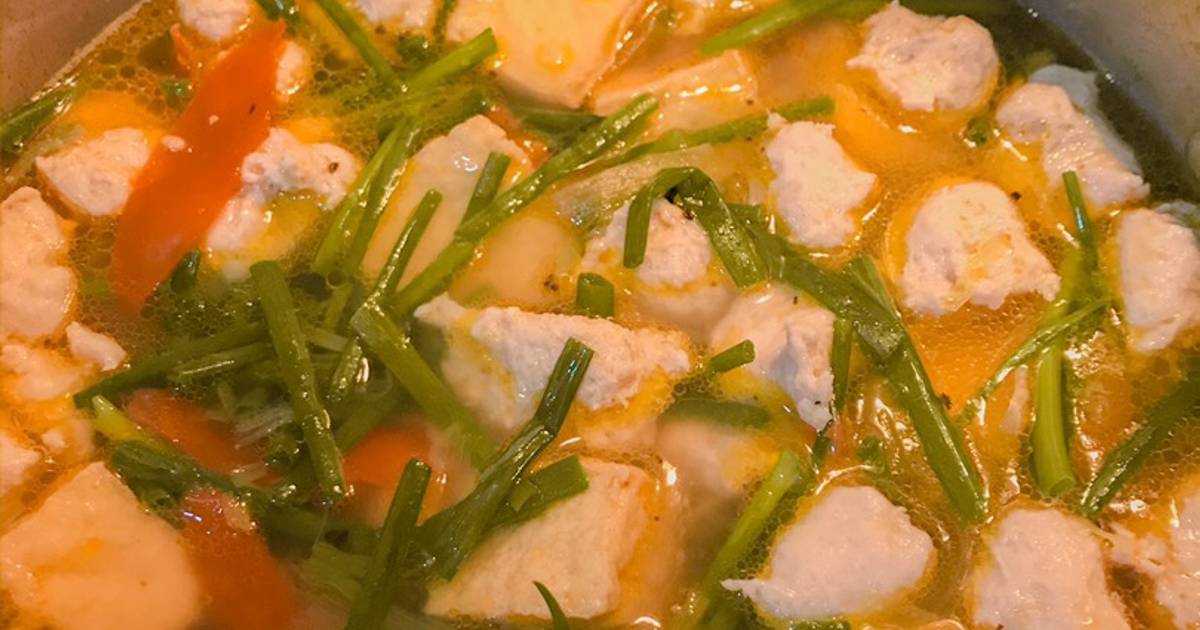 Canh mọc (còn có thể nói là nước lèo để ăn bún) con nít và người lớn đều có thể ăn 💋