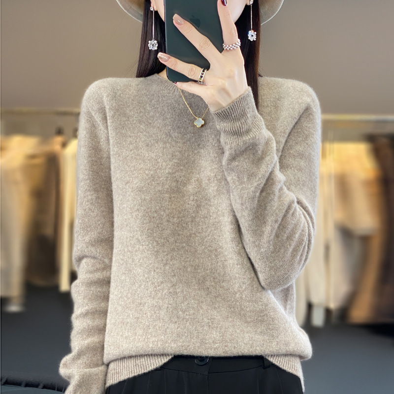 Women's knitted sweater, seamless, round neck