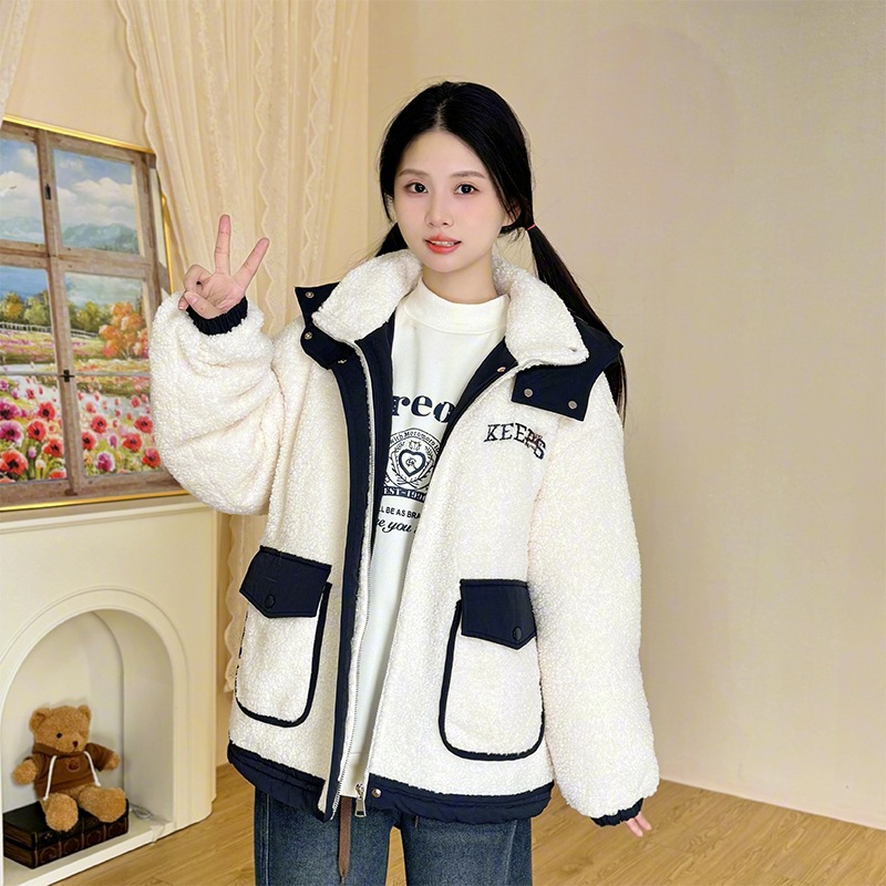 Lined women's winter jacket in shearling look