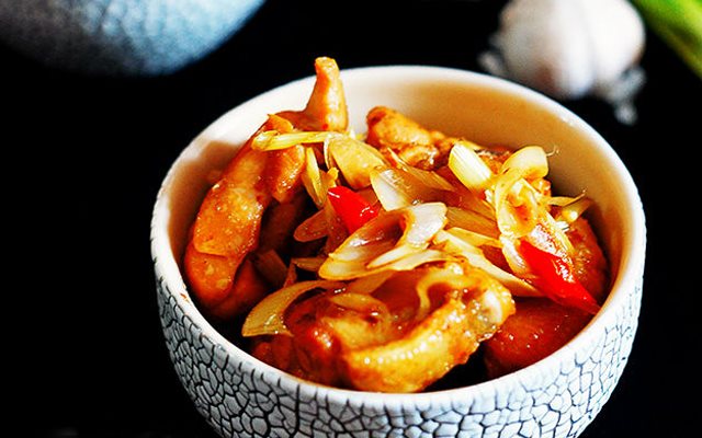 Thịt Gà Xào Sả Ớt