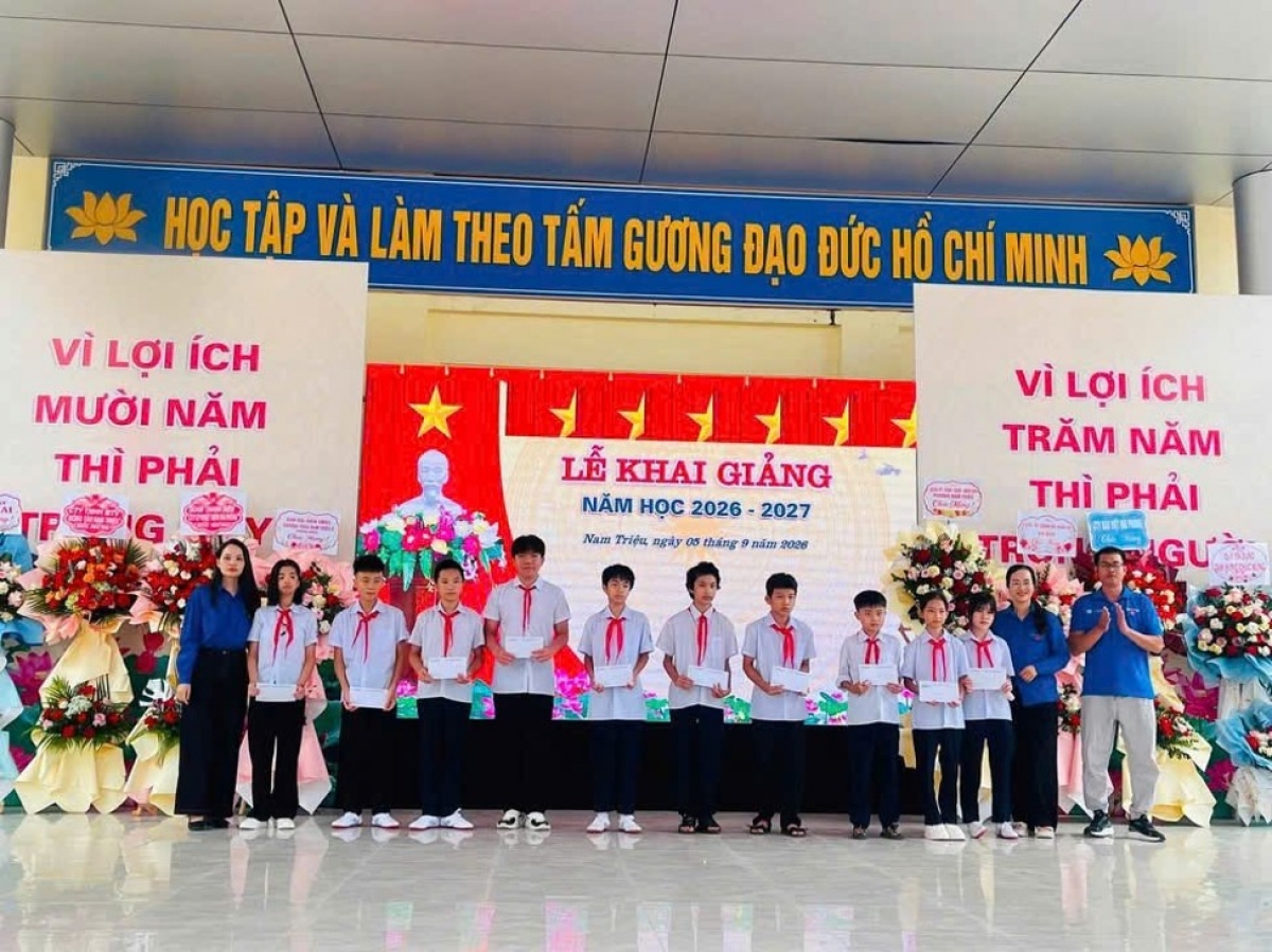 Các đơn vị thuộc Tổng công ty Phát điện 2 đồng lòng hỗ trợ học sinh đến trường