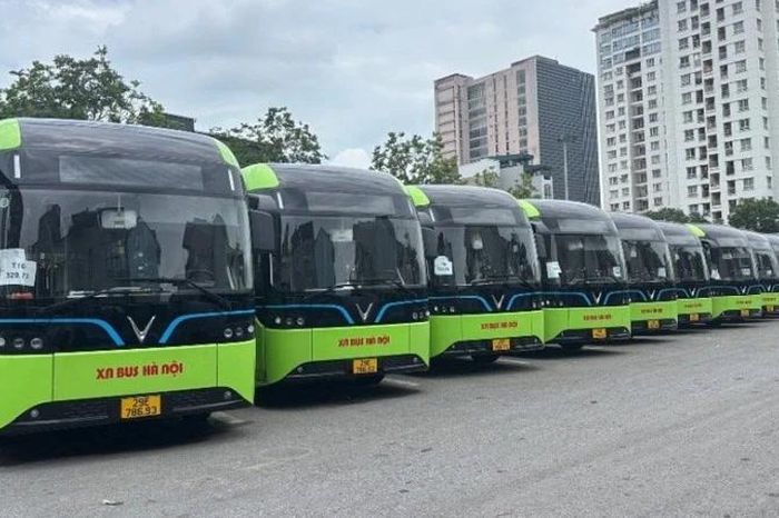 [Video] Hà Nội tăng tốc chuyển đổi xanh với nhiều tuyến xe buýt điện mới - Báo Nhân Dân