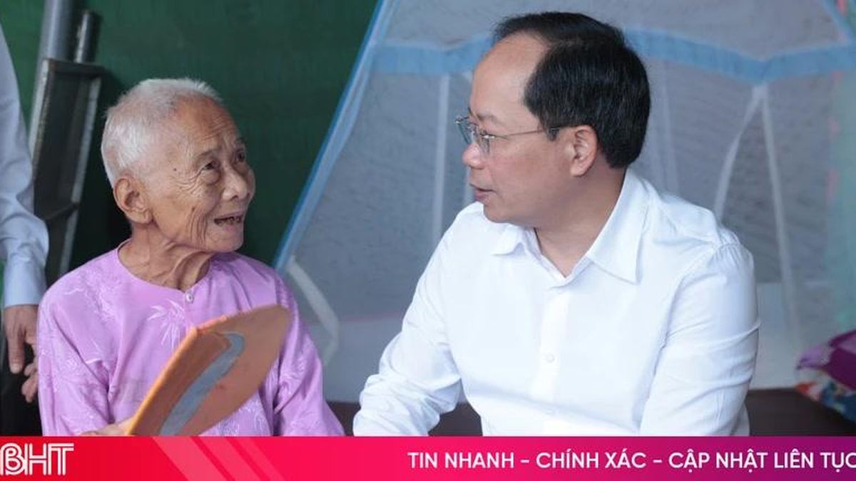 Bí thư Tỉnh ủy Hà Tĩnh tri ân gia đình chính sách, người có công - Báo Hà Tĩnh