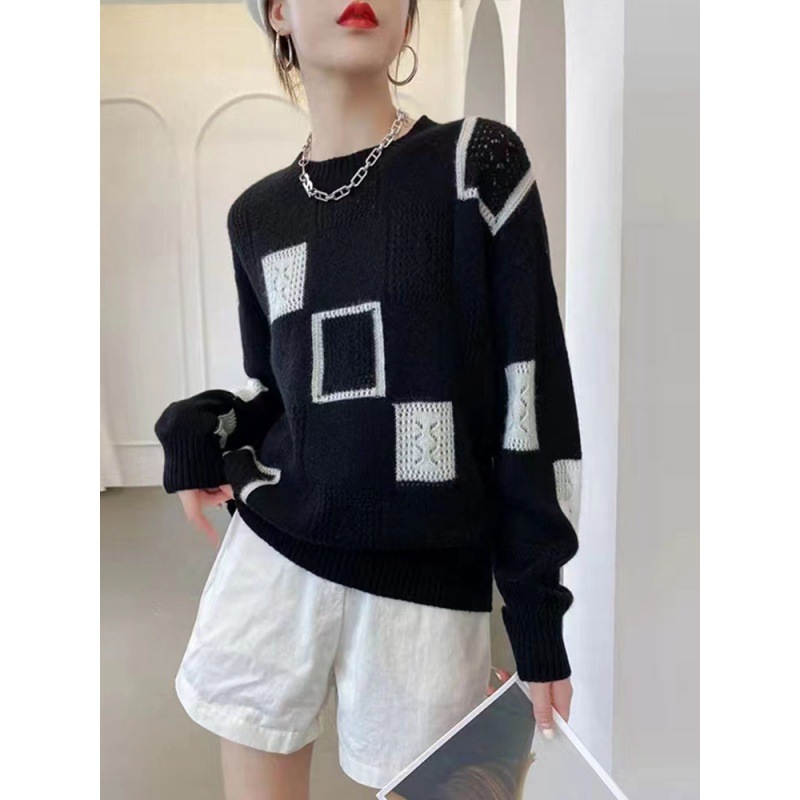Women's knitted sweater, checked, round neck