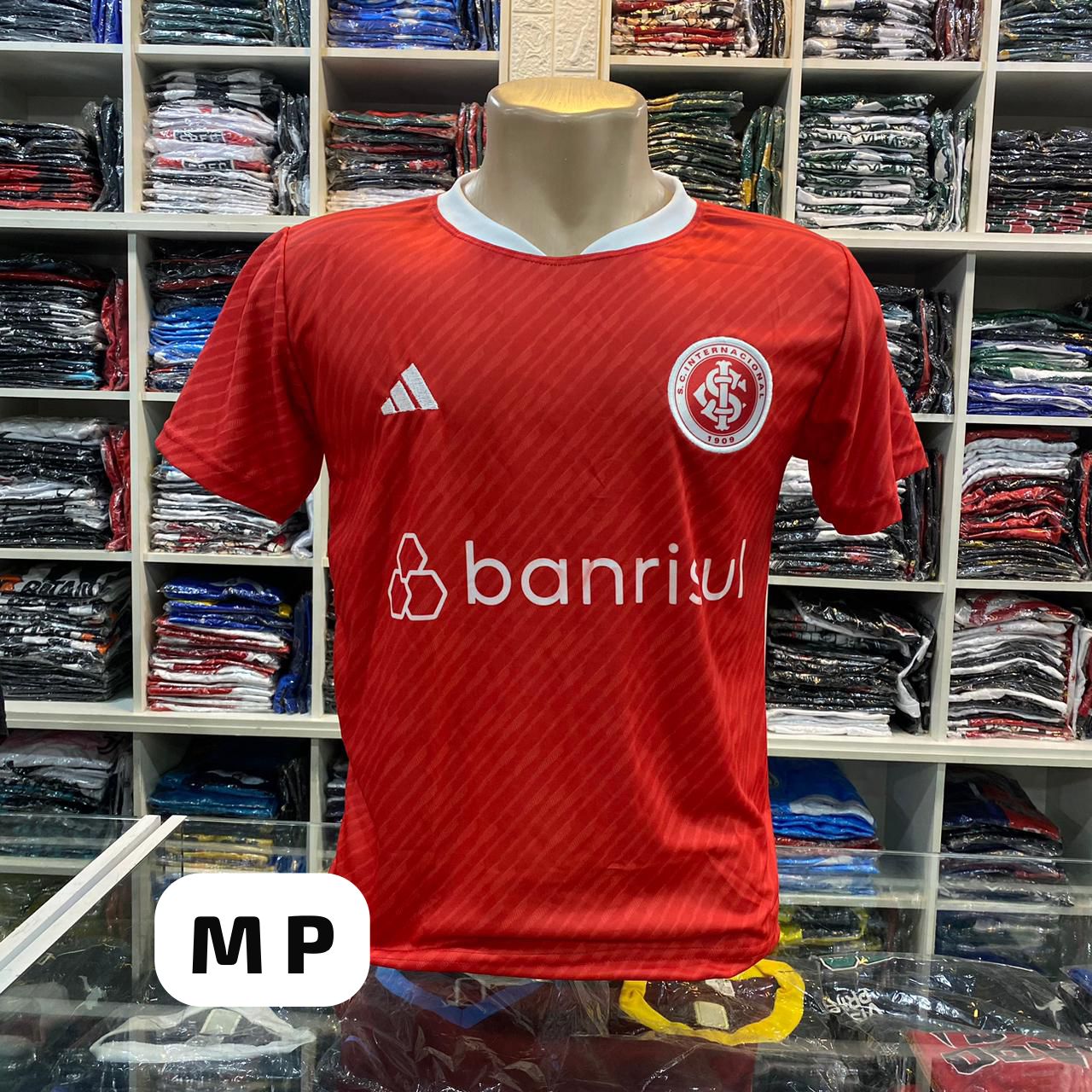 Camiseta vermelha S.C. Internacional com Banrisul (M/P) – Atacado no Brás