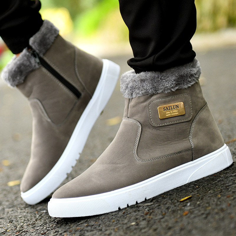 Insulated men's winter boots with non-slip sole